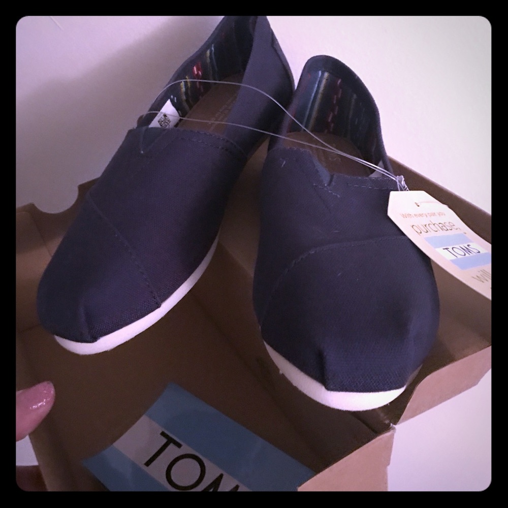 Navy Toms